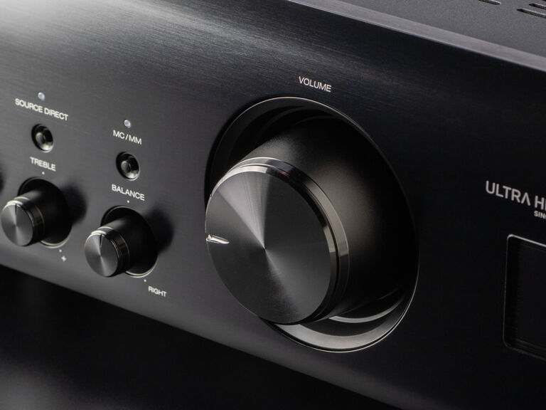 Denon PMA-1700NE Integrated Amplifier with 140W Power per Channel